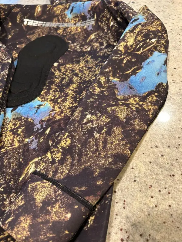 1.5mm Thefishfinblades Wetsuit: Lightweight, camouflage design for diving, snorkeling, and spearfishing. Offers superior comfort, flexibility, and UV protection.